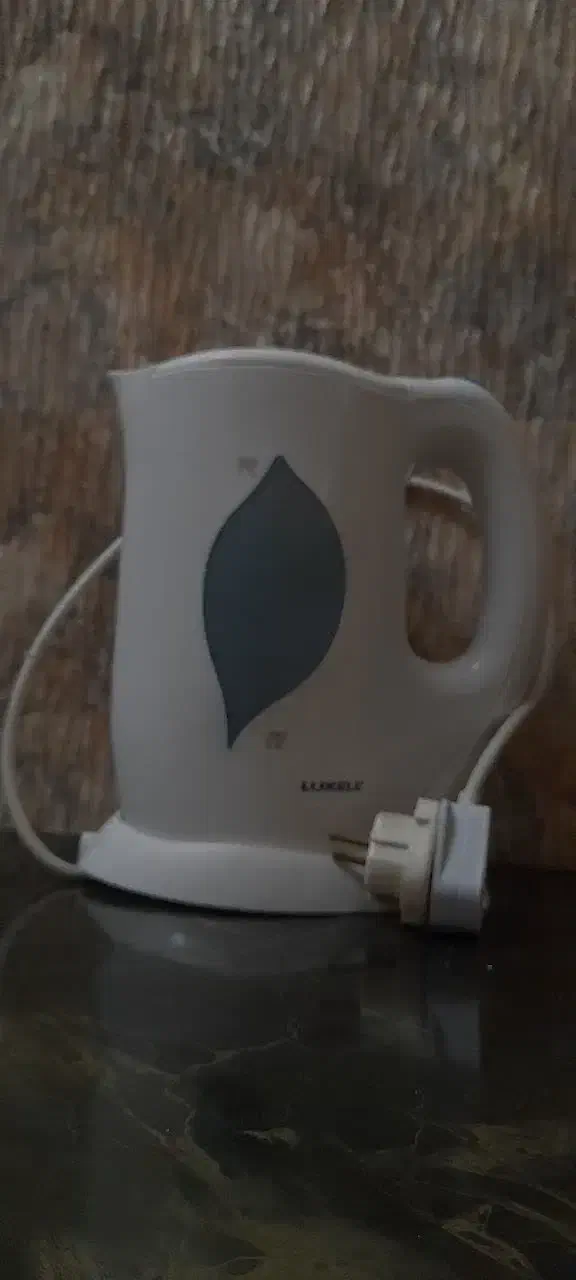 یک‌ عدد کتری برقی به فروش می رسد|قوری، کتری، قهوه‌ساز دستی|شیراز, تندگویان|دیوار