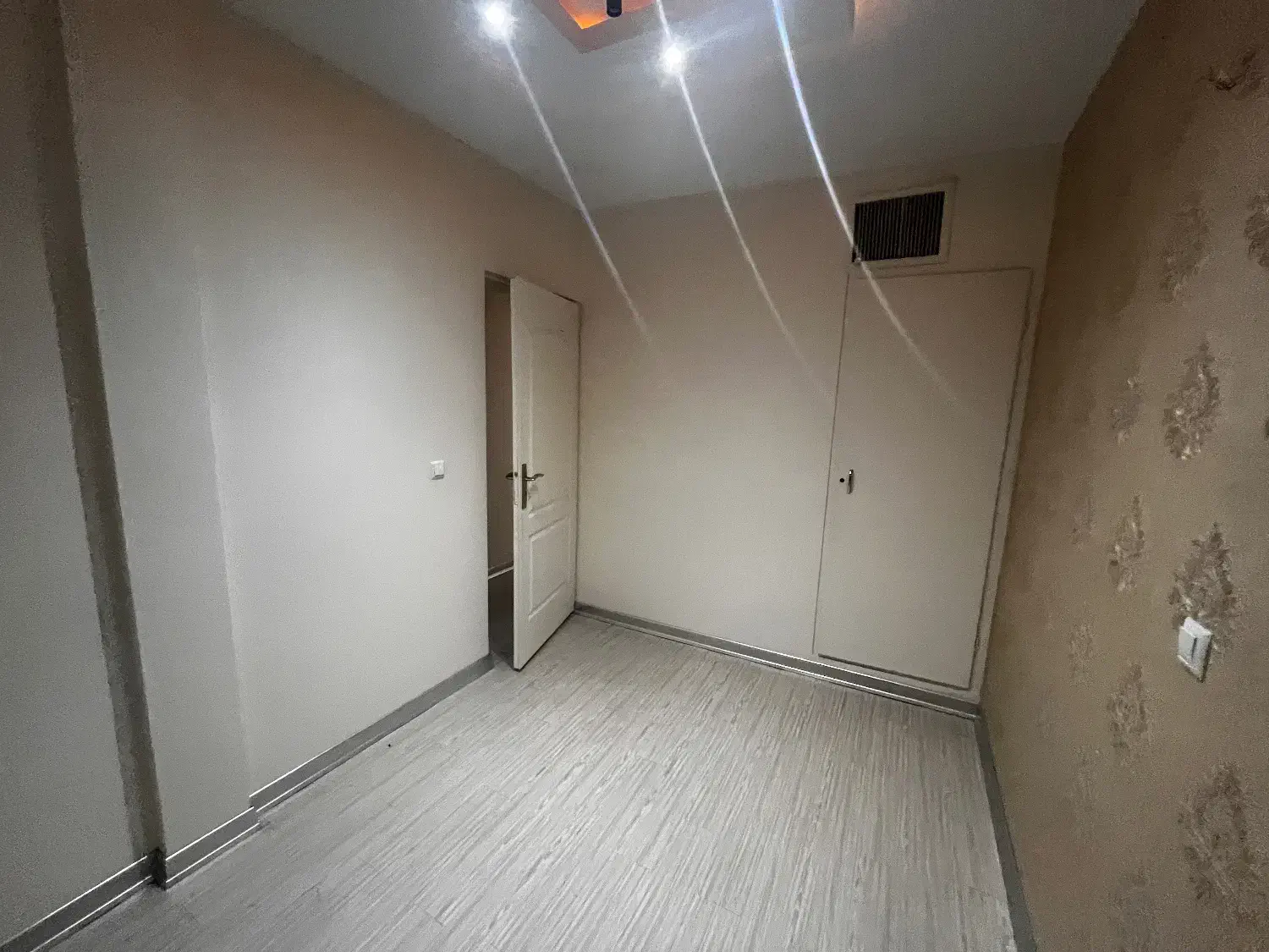 ۷۷ متری ۲ خوابه تک واحدی