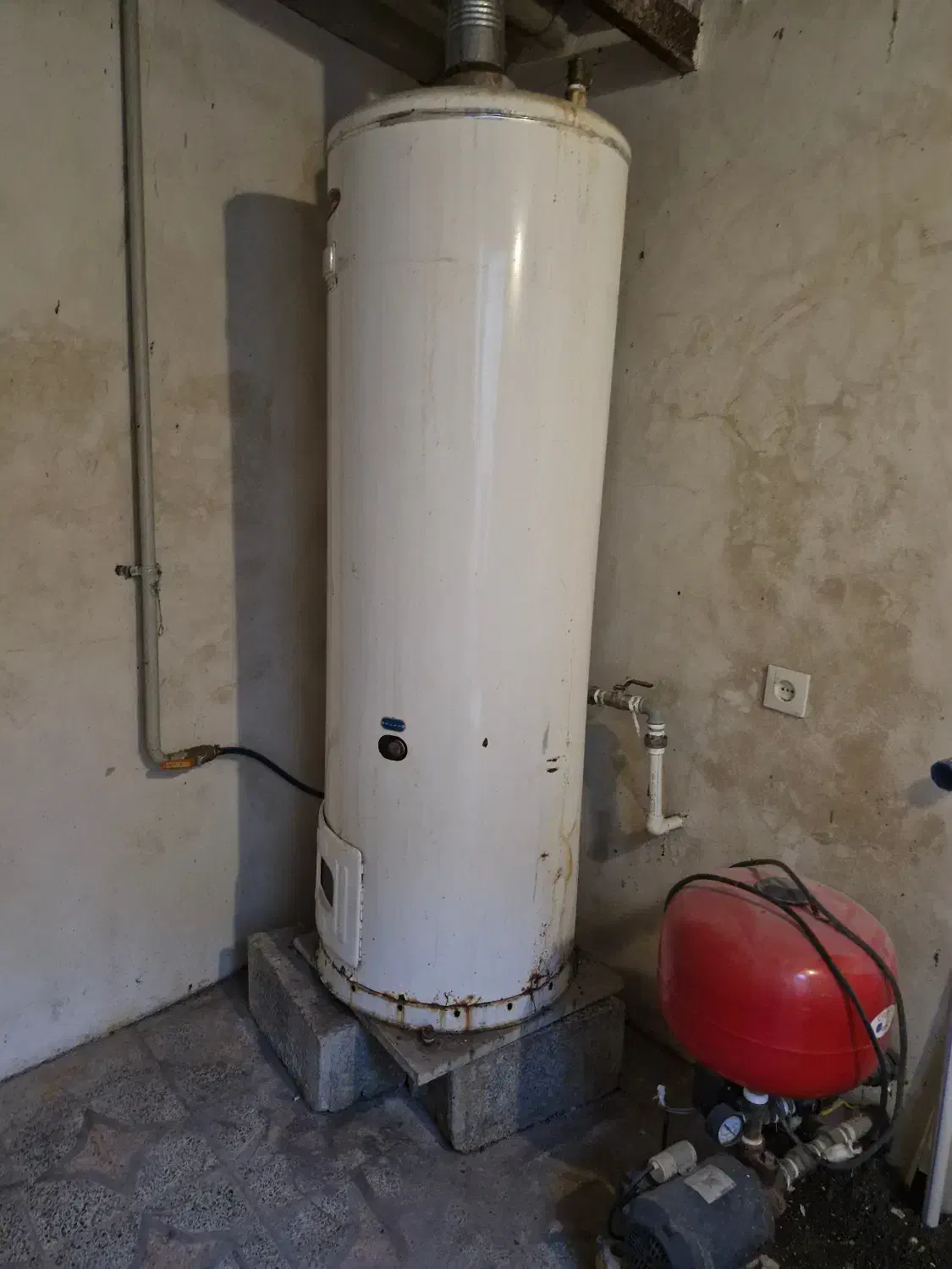 آبگرمکن ایستاده دست دوم|آبگرمکن، پکیج، شوفاژ|تنکابن, |دیوار