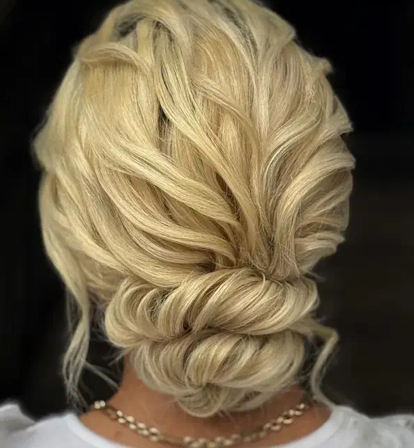 تخفیف ویژه شینیون و میکاپ|خدمات آرایشگری و زیبایی|شهرکرد, |دیوار