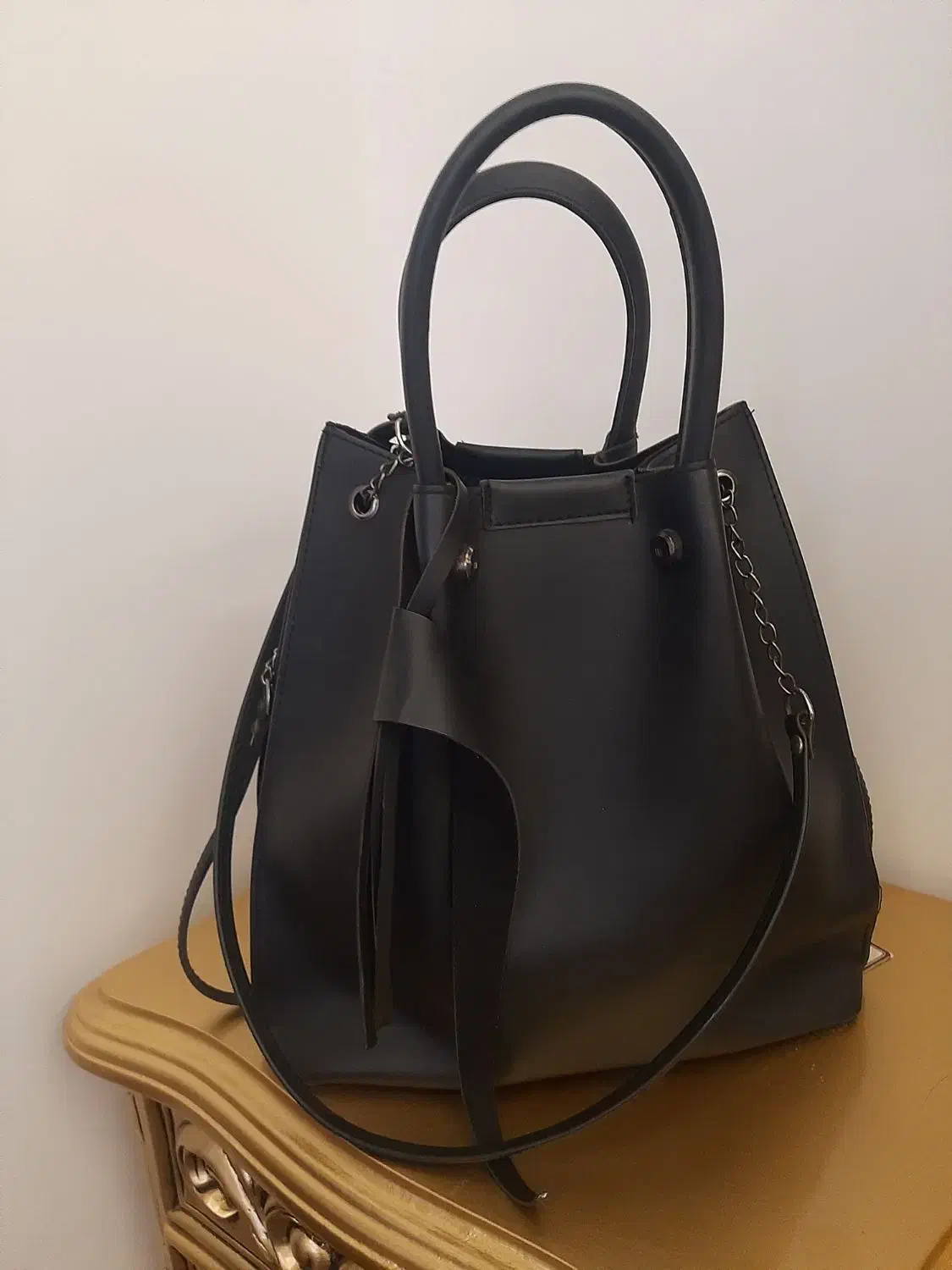 کیف|کیف، کفش، کمربند|قم, باغ کرباسی|دیوار