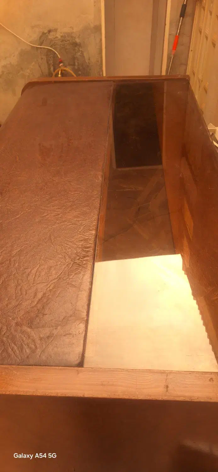 میز اداری چرم وچوب|مبلمان اداری|کرمانشاه, |دیوار