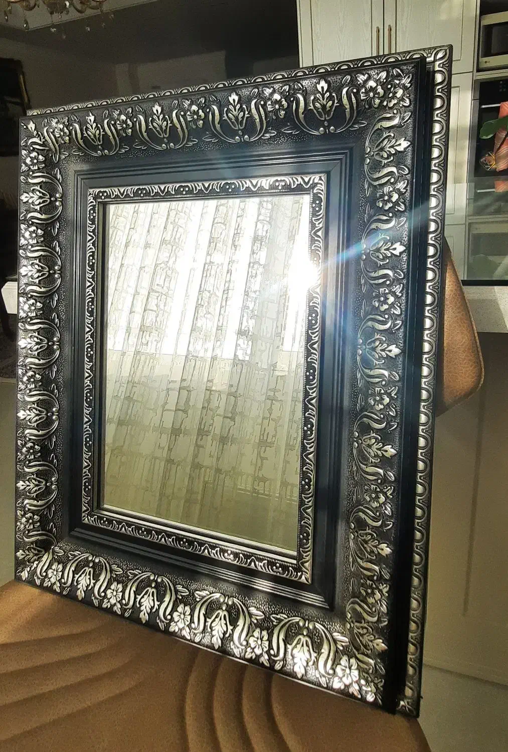 آینه سفید|آینه|کرج, برغان|دیوار