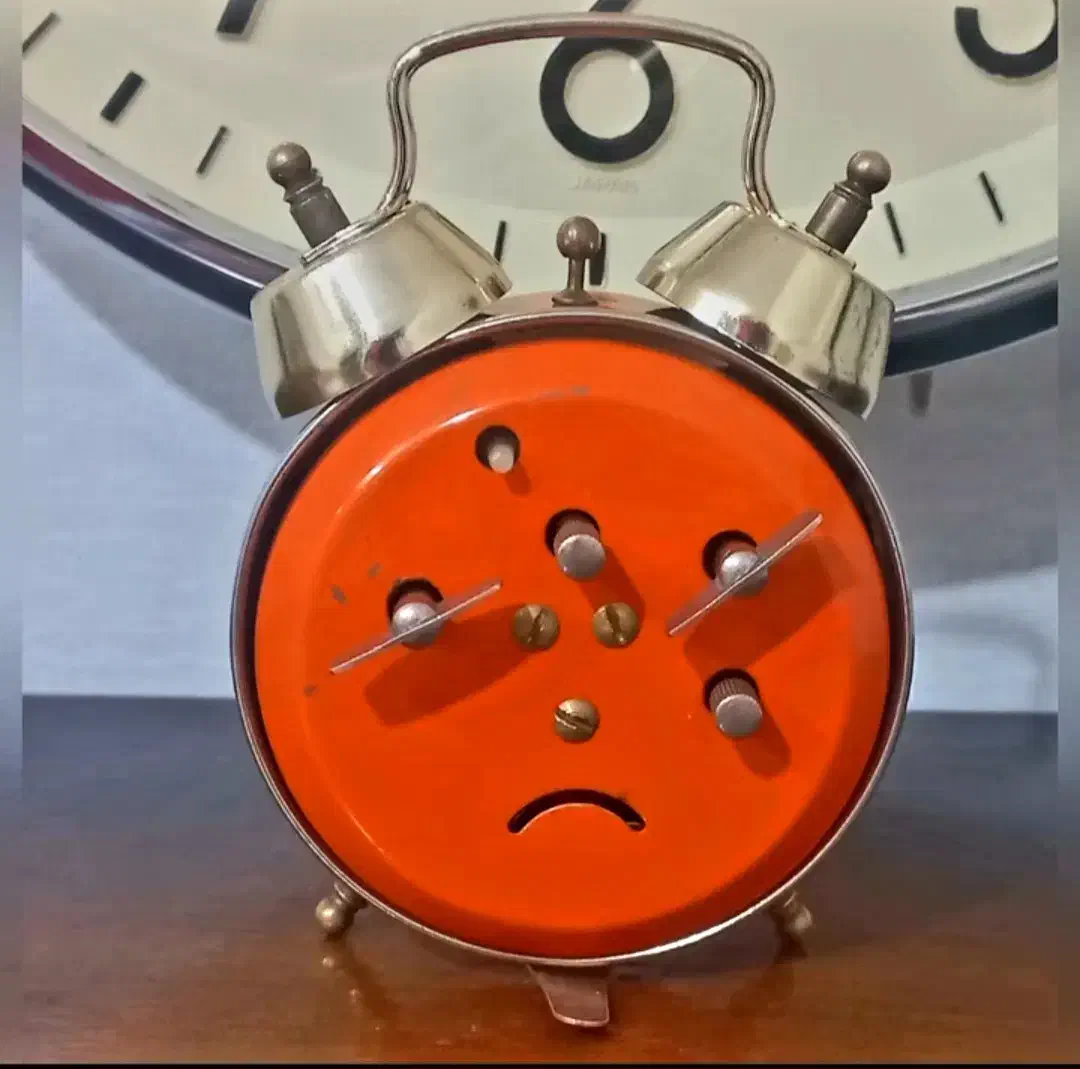 ساعت رومیزی وتلفن دکتری کتاب هادرسی قدیمی|کلکسیون اشیاء عتیقه|اراک, |دیوار