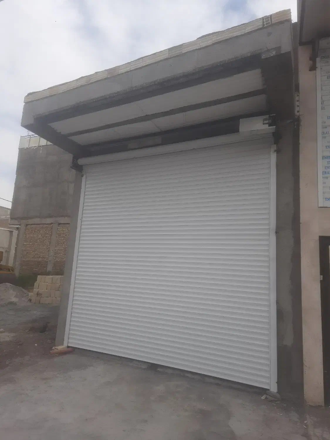 اجارهانبار|اجارهٔ مغازه و غرفه|میانه, |دیوار