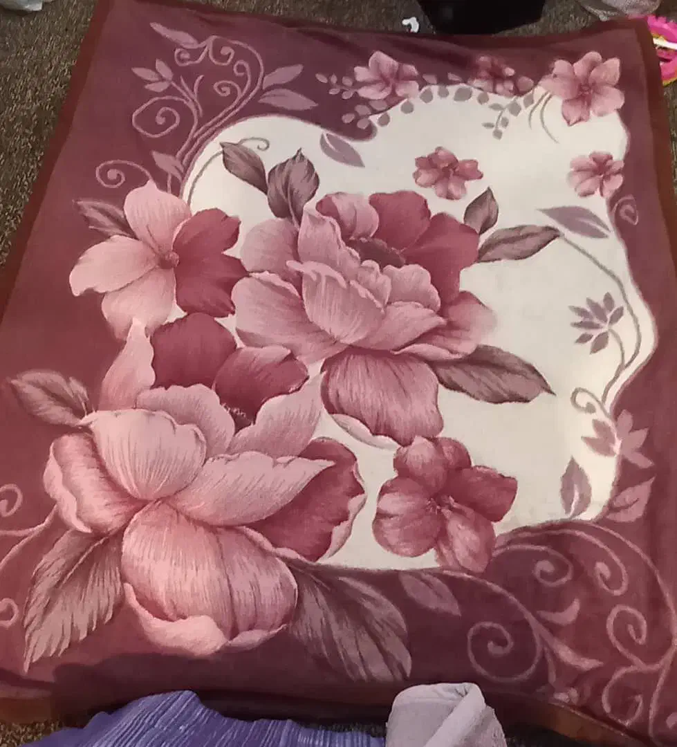 پتوی نرم و پرزدار|رختخواب، بالش، پتو|اهواز, زیتون کارمندی|دیوار