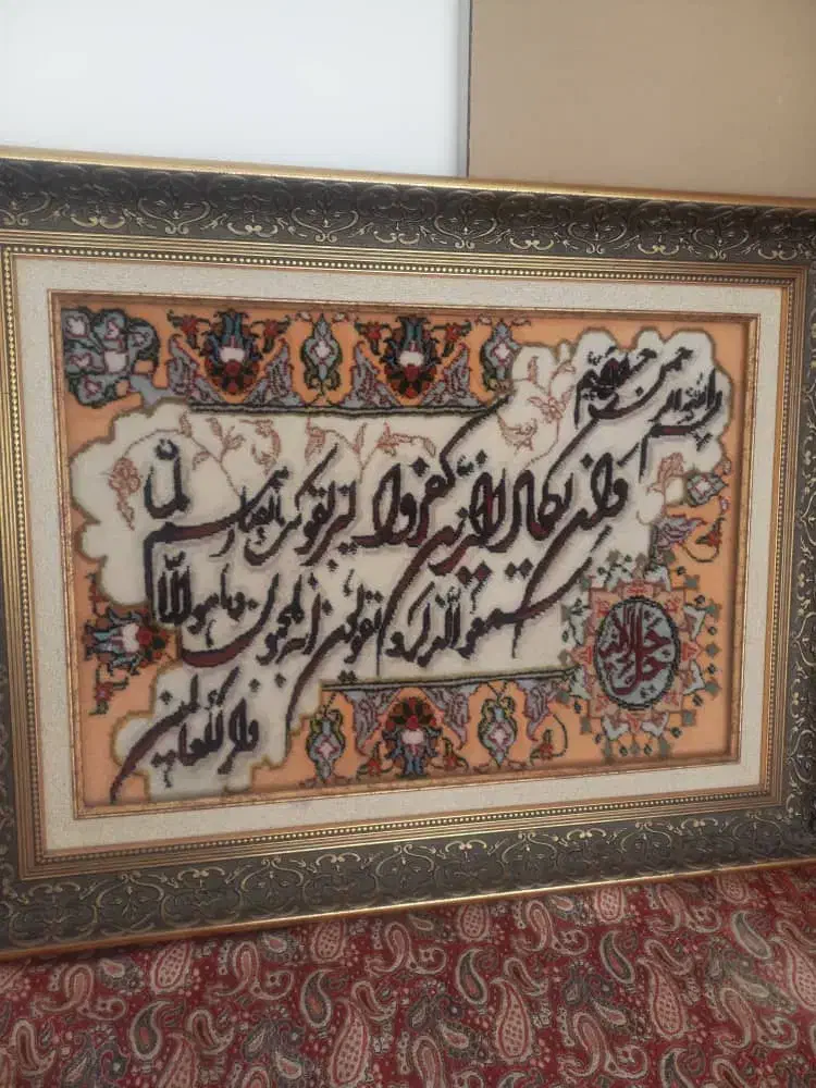 یک عدد گلدان شیشه ای بزرگ با گلهای مصنوعی زیبا|گل مصنوعی|پردیس, فاز ۵|دیوار