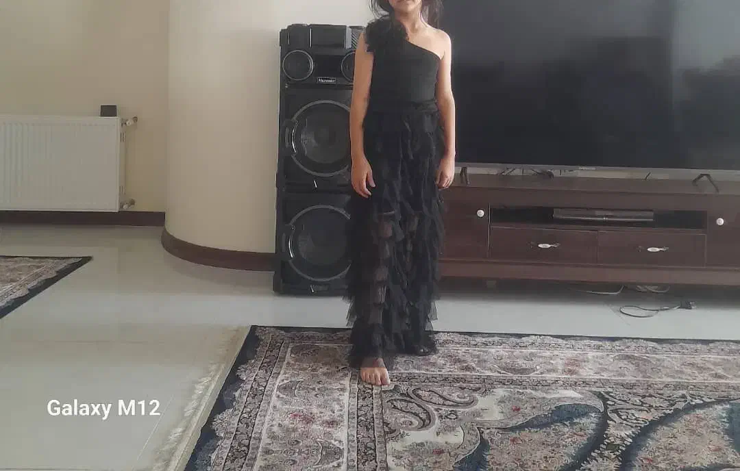 لباس مجلسی|لباس|فردیس, منظریه|دیوار