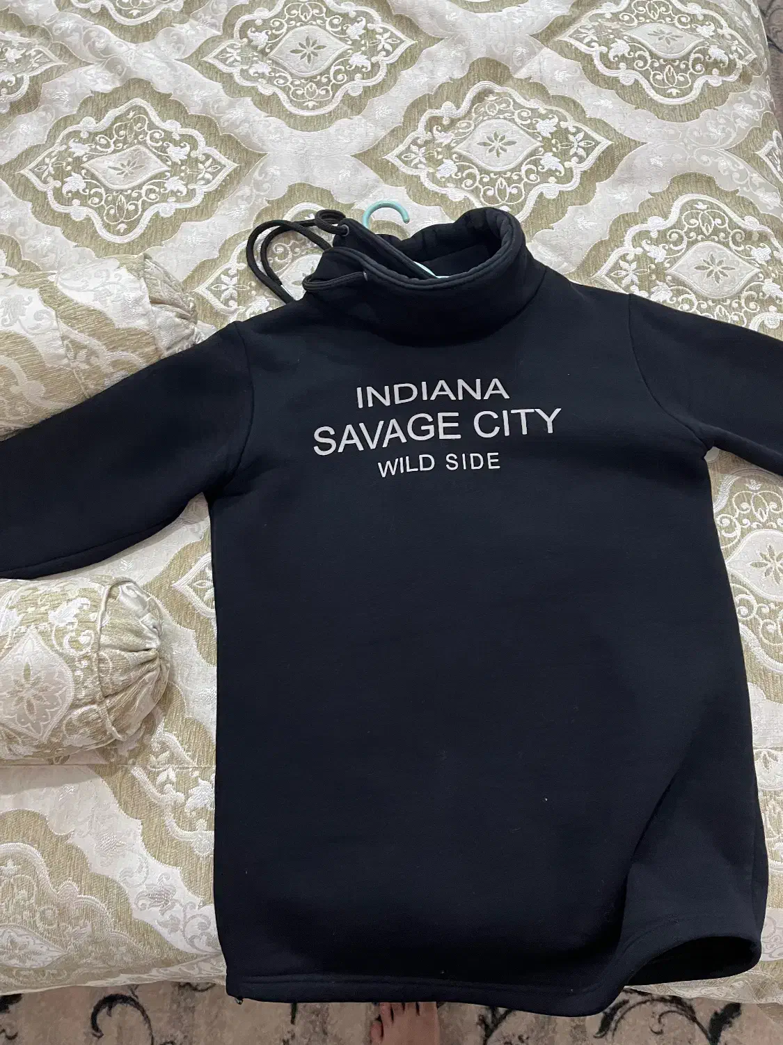 هودی خارجی|لباس|زاغه, |دیوار