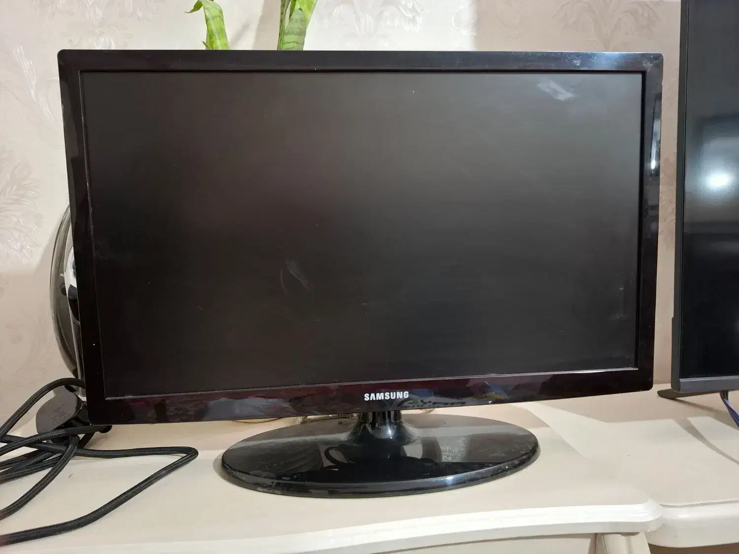 تلوزیون 20 اینچ|تلویزیون و پروژکتور|قرچک, شهرک طلائیه|دیوار