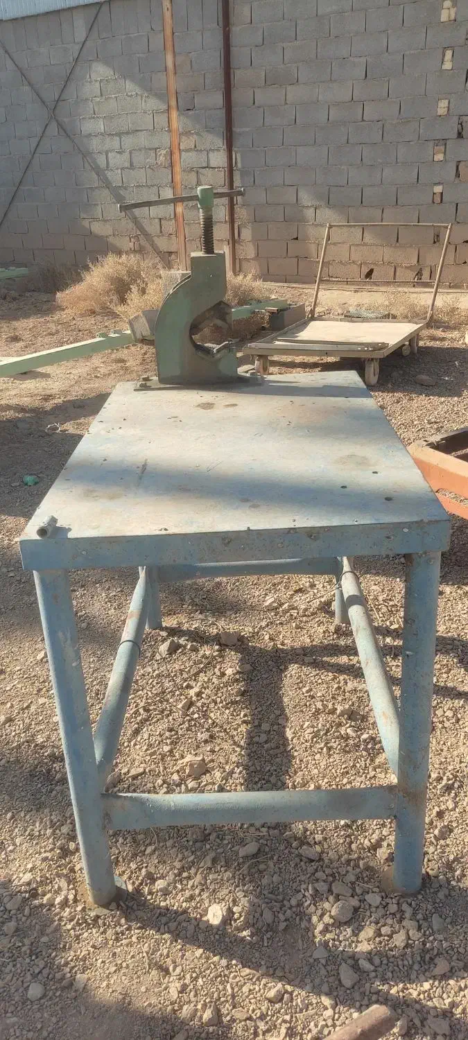 گیره ومیزکار|ابزارآلات|برخوار, |دیوار