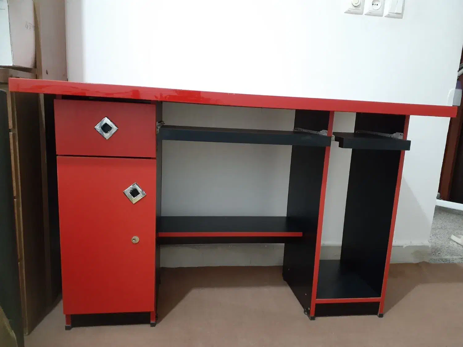 میز تحریر|میز تحریر و کامپیوتر|باوی, |دیوار