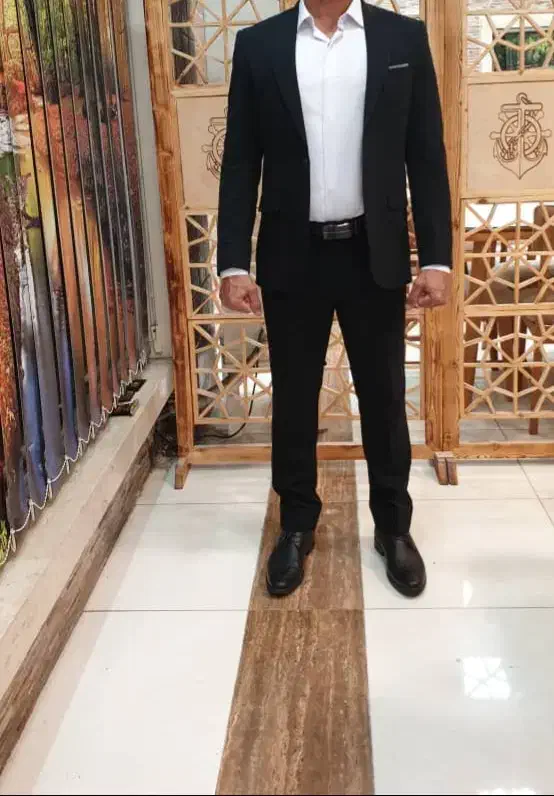 کت شلوار|لباس|بندر انزلی, زنبق|دیوار