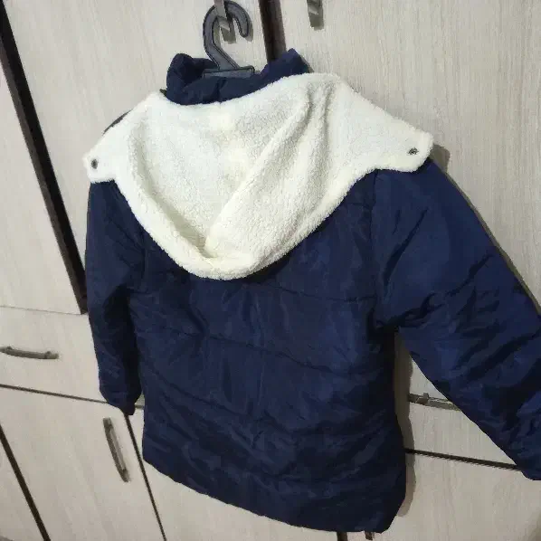 کاپیشن|لباس|سوق, |دیوار