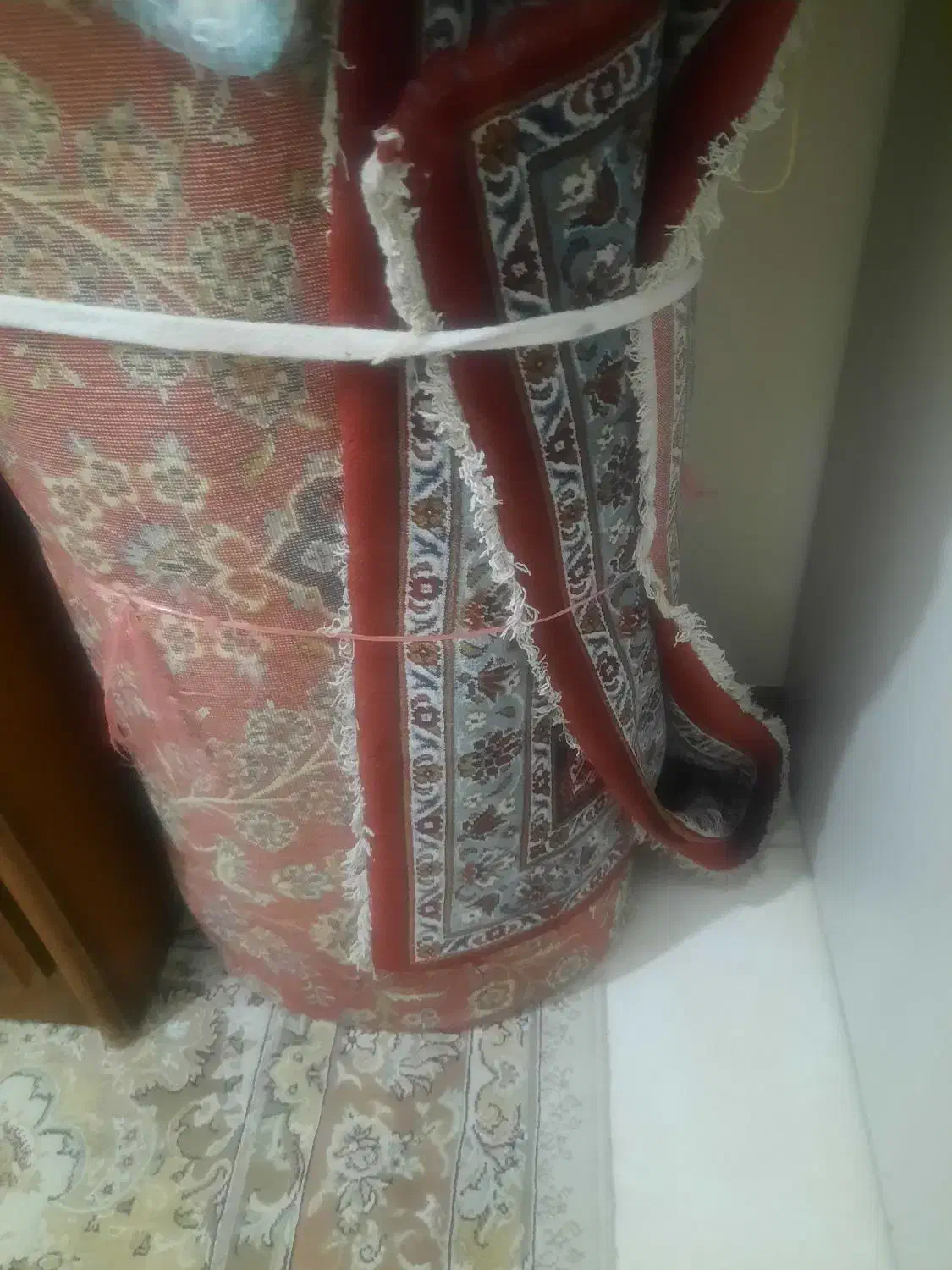 فرش ۱۲ متری قدیمی ...پارگی دارد|فرش|فردیس, مجموعه کارخانه جات مپنا|دیوار