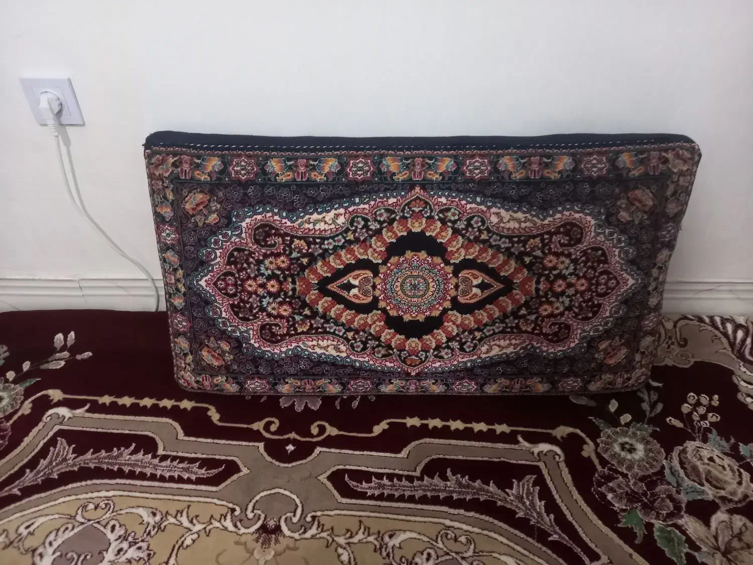 پشتی|پشتی|چهارباغ, |دیوار