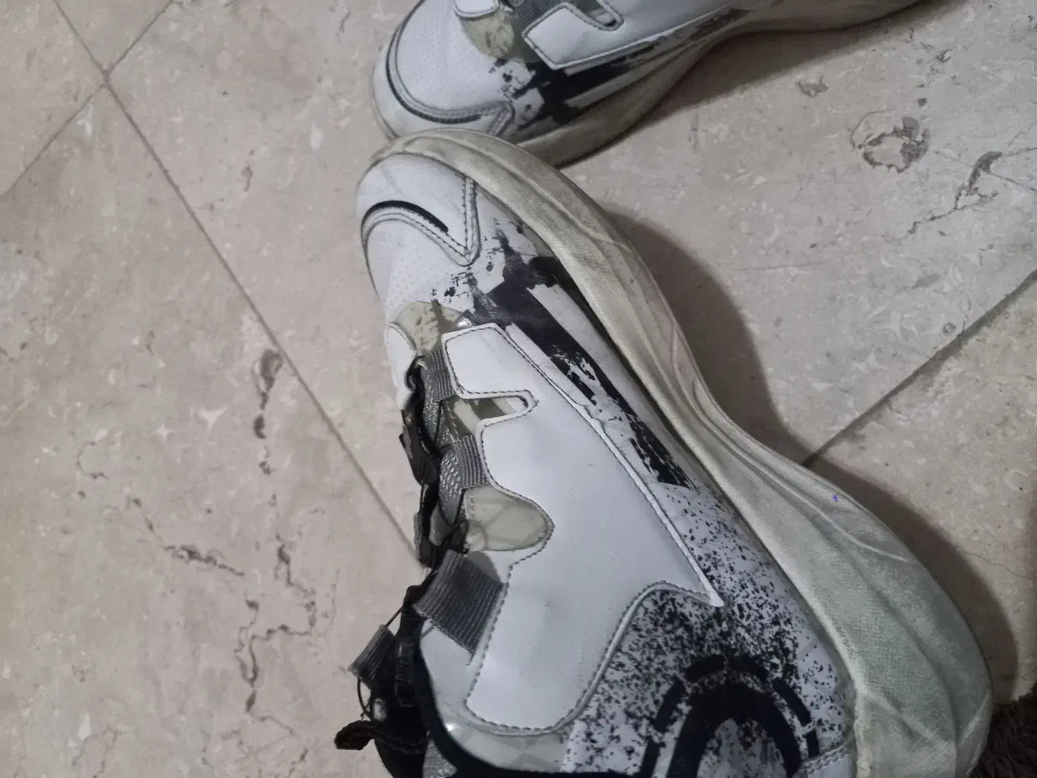 کتونی سایز۳۵ کاملا سالم|کفش و لباس بچه|رشت, جهاد|دیوار