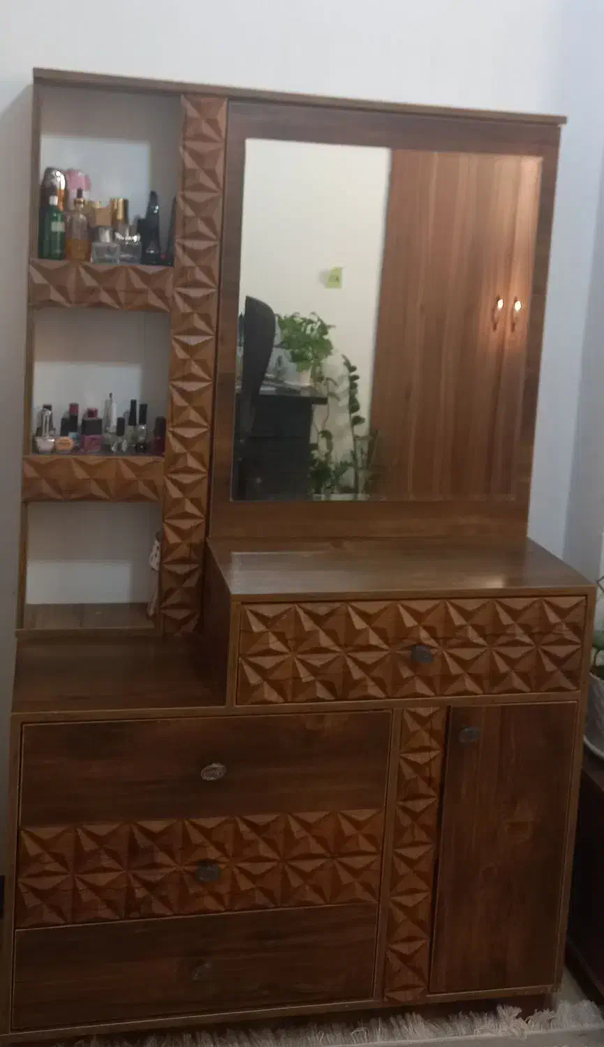 میزکامپیوتر ودراور اینه ریلی در حدنوتمیزوسالم|میز تحریر و کامپیوتر|گرمسار, |دیوار