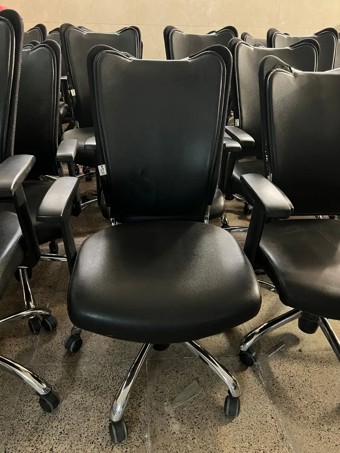 خریدار و فروشنده لوازم اداری و صندلی|مبلمان اداری|تهران, صادقیه|دیوار