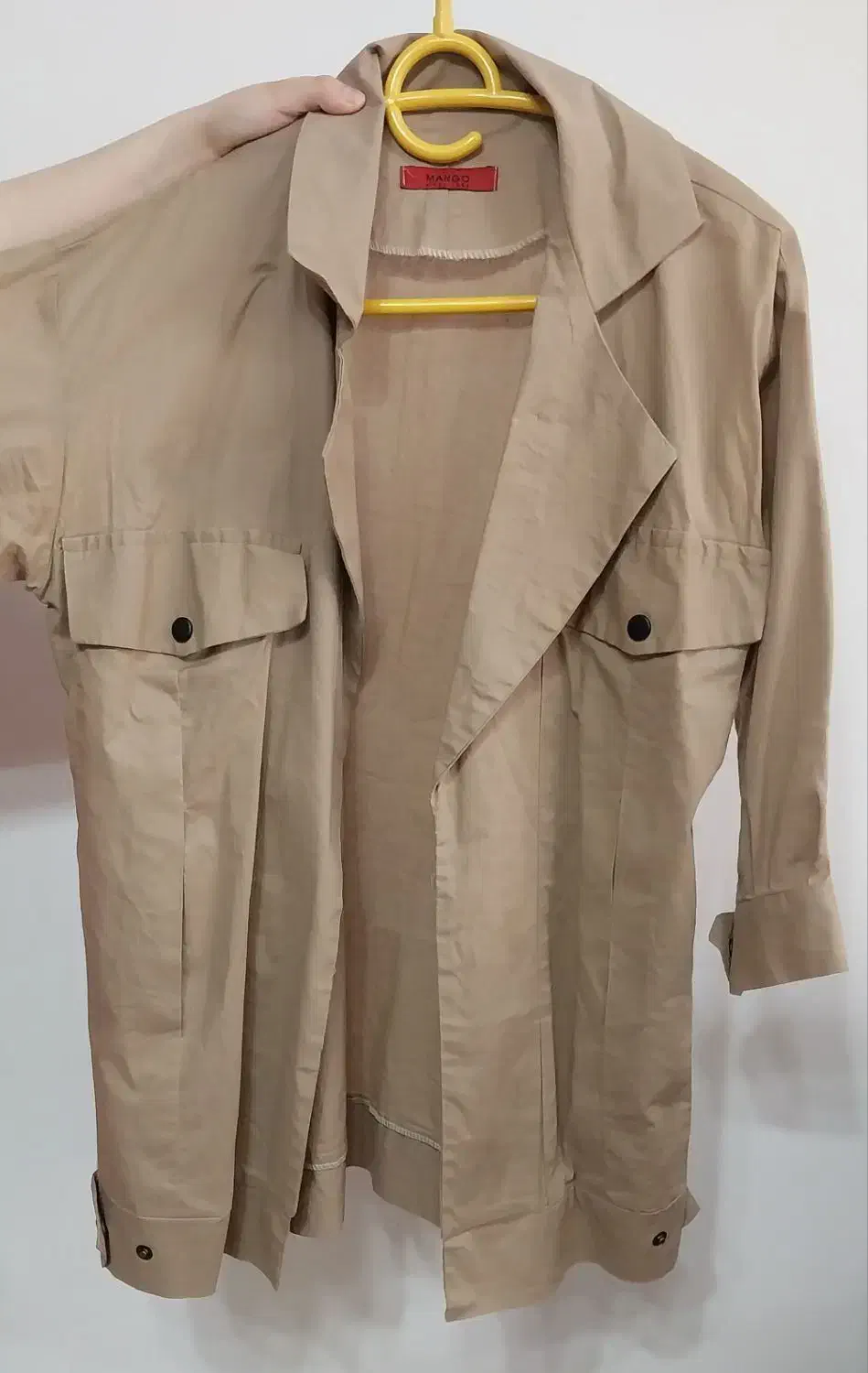 مانتو|لباس|مشهد, تربیت (صدف)|دیوار