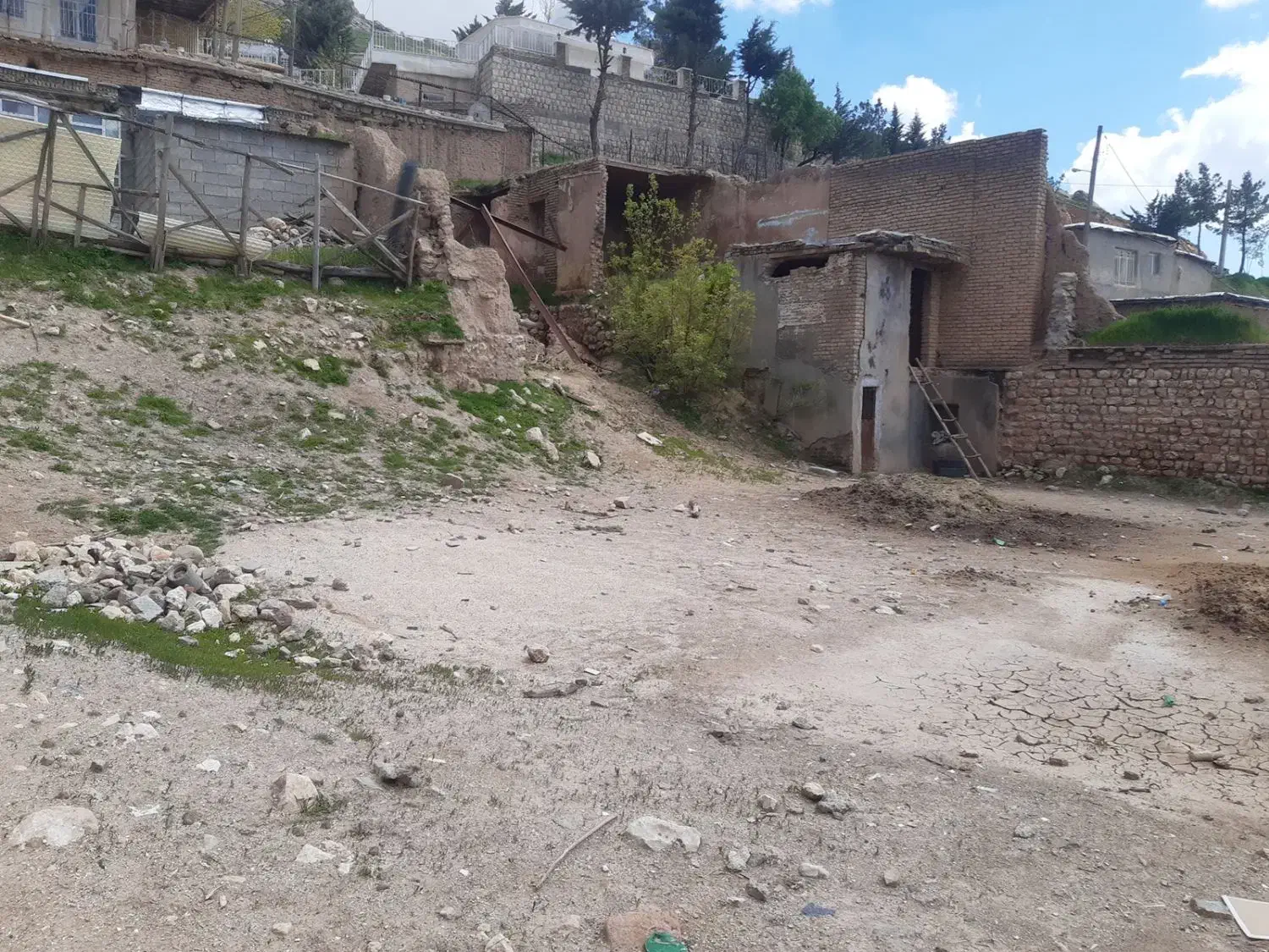 زمین مسکونی  ۵۰۰ متری|فروش زمین و ملک کلنگی|دالاهو, |دیوار