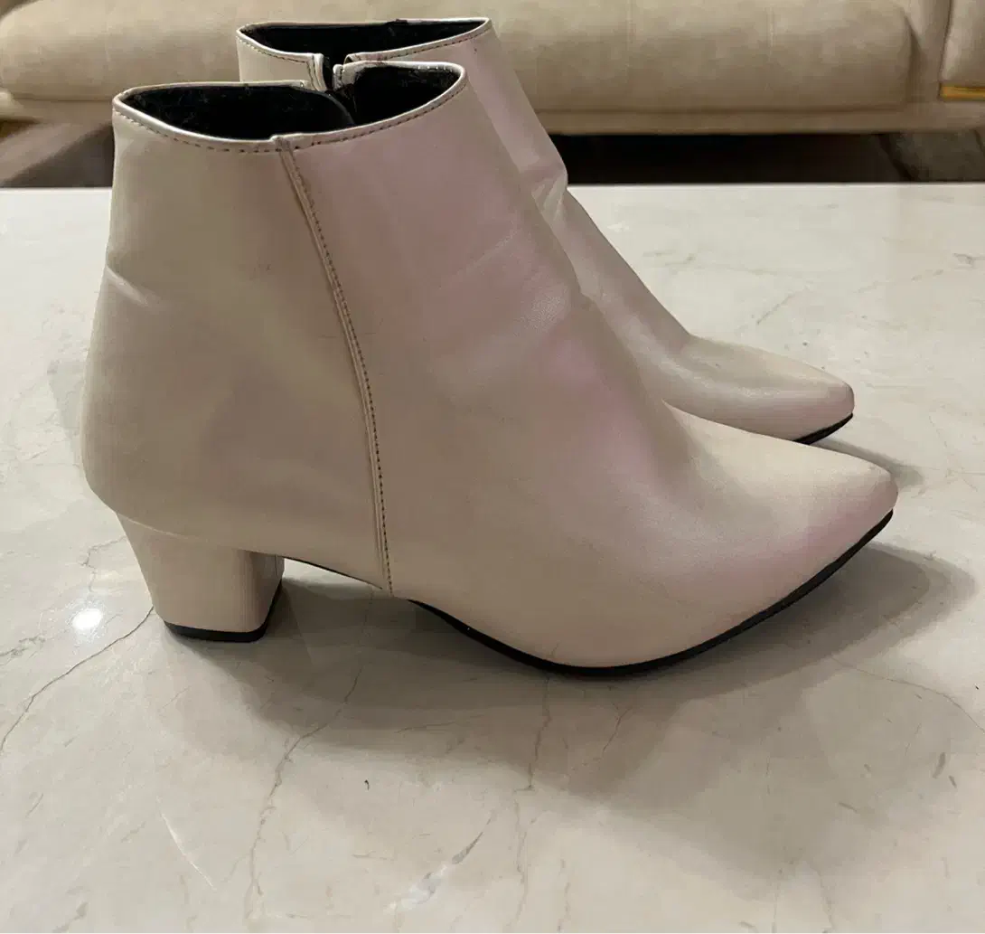 نیم بوت|کیف، کفش، کمربند|رشت, استقامت ۱|دیوار