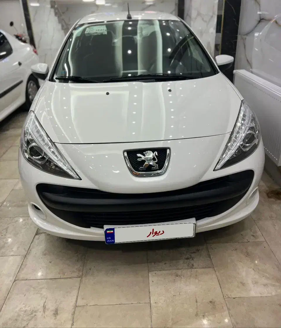 207 مدل 1403 در حد خشک زاپاس زیرش نرفته.نقد قساط|خودرو سواری و وانت|تبریز, |دیوار