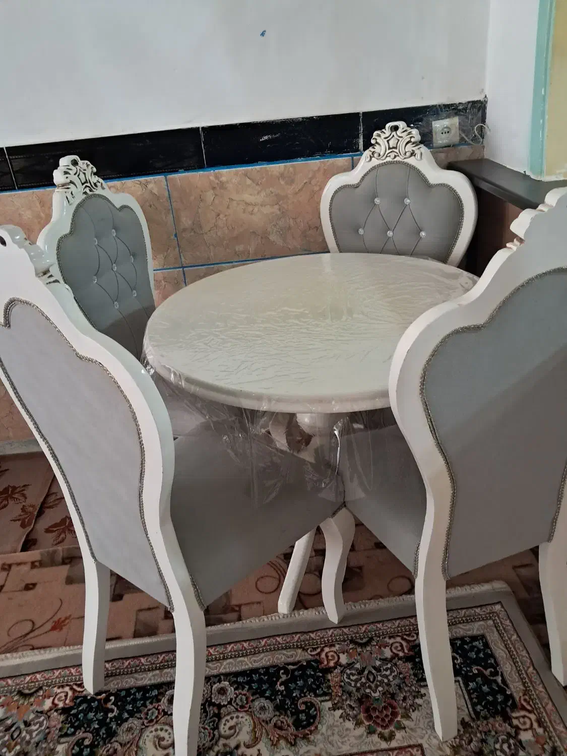 میز ناهار خوردی کاملا ۴ نفره|میز و صندلی غذاخوری|بهبهان, |دیوار