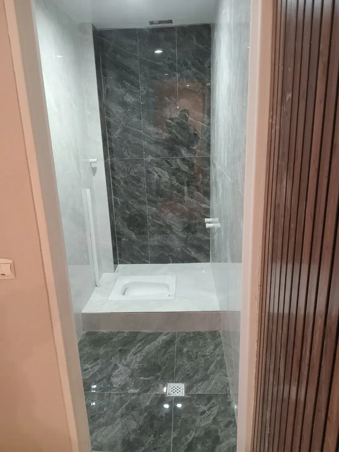 کاشی کاری خورده کاری ما بین کابینتی باچسب دوغاب|خدمات پیشه و مهارت|زنجان, |دیوار