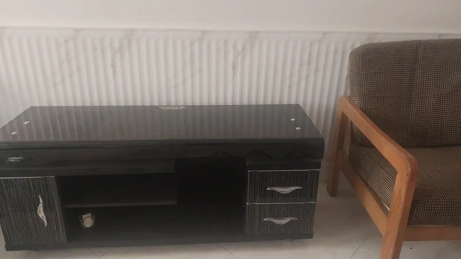 ۲ عددمیز زیر تلویزیونی|میز تلویزیون|اندیشه, اندیشه فاز ۳|دیوار