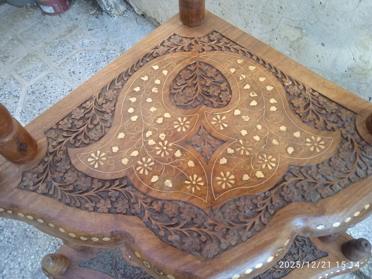 طاقچه قدیمی|کلکسیون اشیاء عتیقه|شیراز, شاهچراغ|دیوار