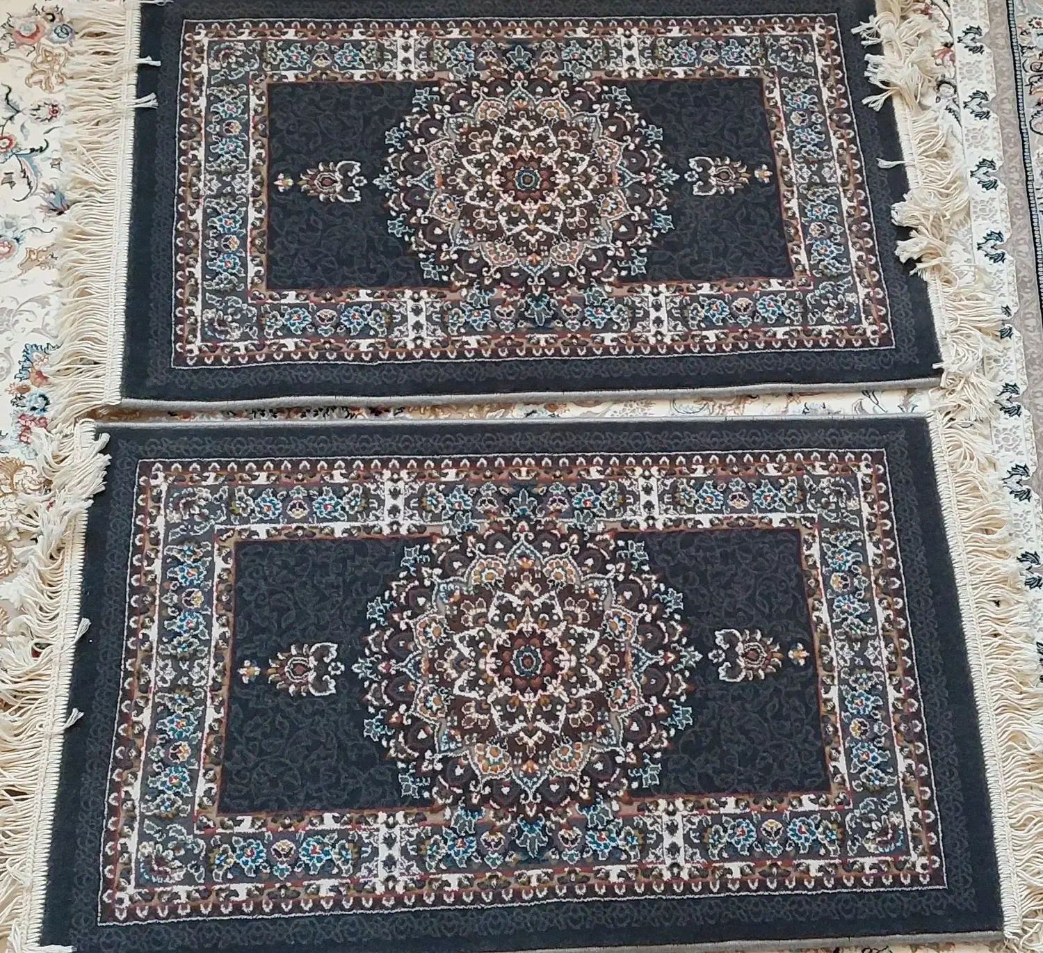 ۲ عددفرش پادری ساوین ۷۰۰ شانه|پادری|بروجرد, |دیوار