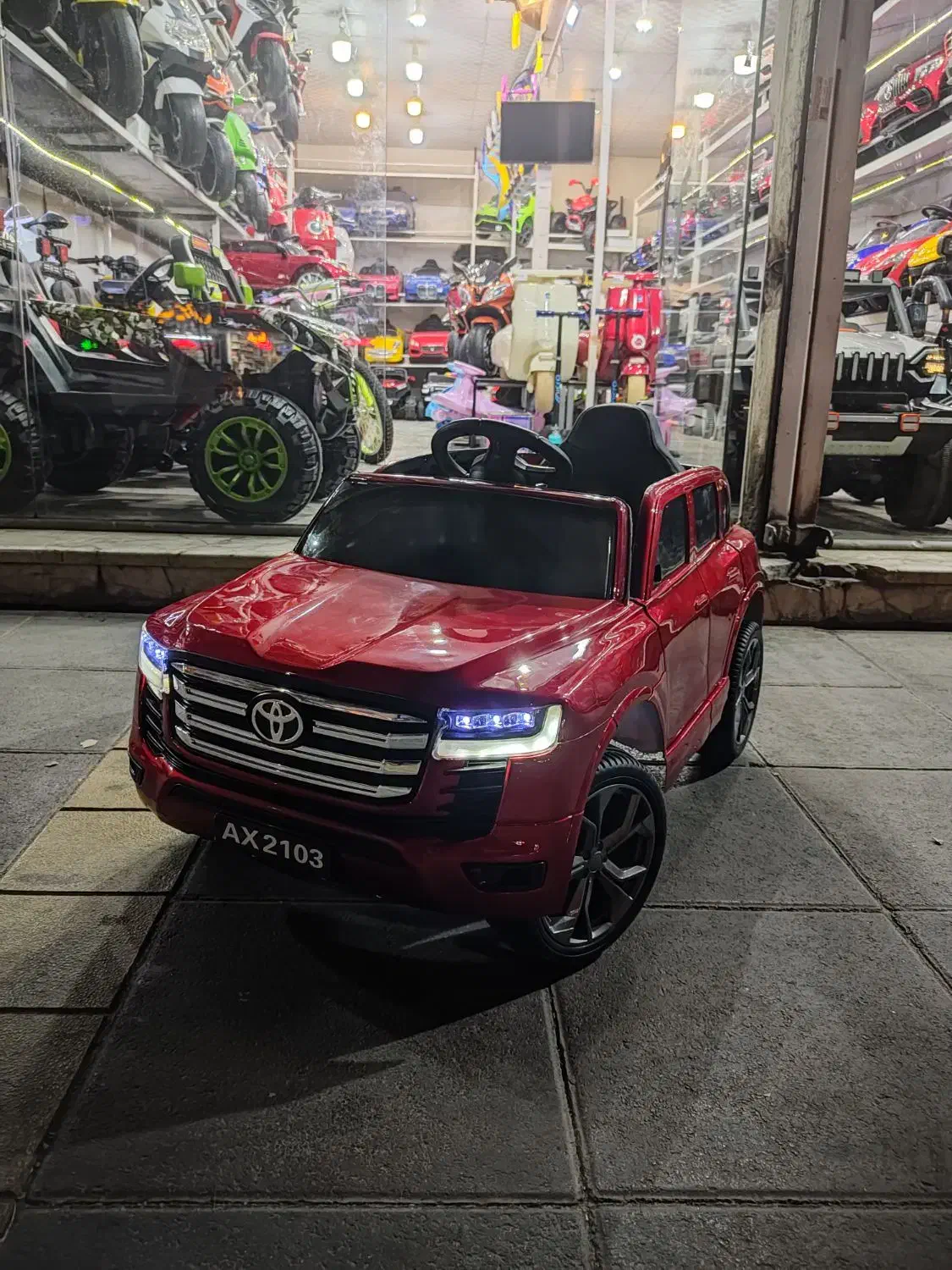 ماشین شارژی لندکروز (۲موتور)|اسباببازی بچه|مشهد, مصلی (کارمندان اول)|دیوار