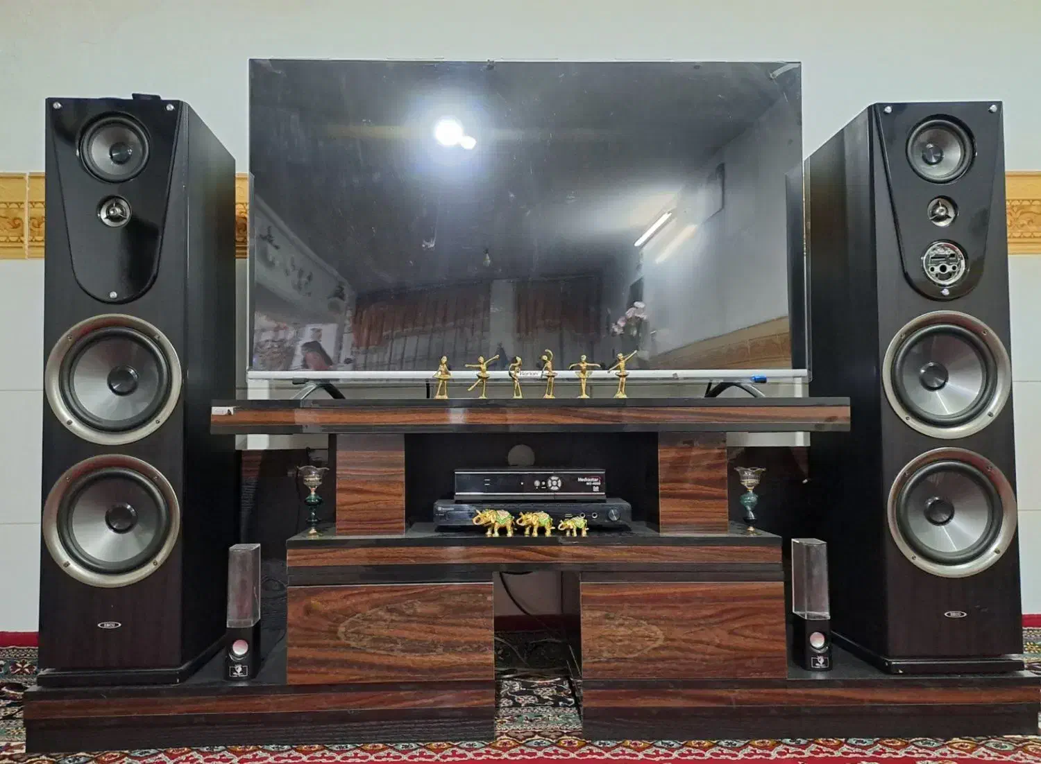 میز تی وی|میز تلویزیون|بشاریات, |دیوار