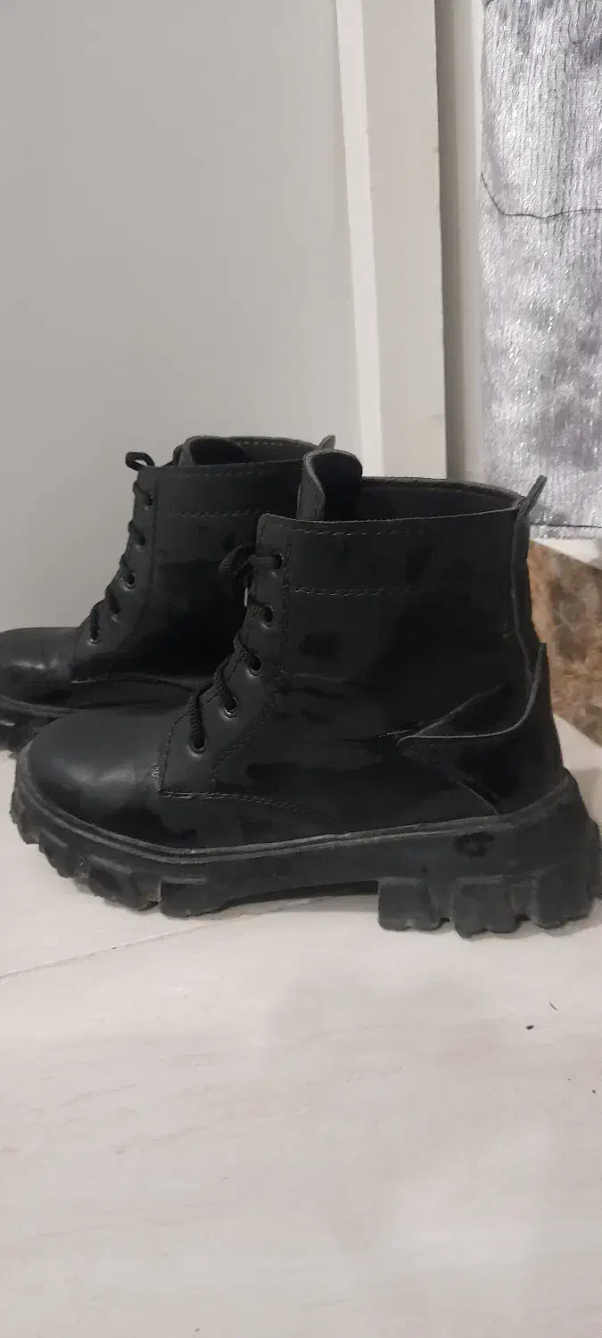 پوتین|کیف، کفش، کمربند|پرند, فاز ۴|دیوار