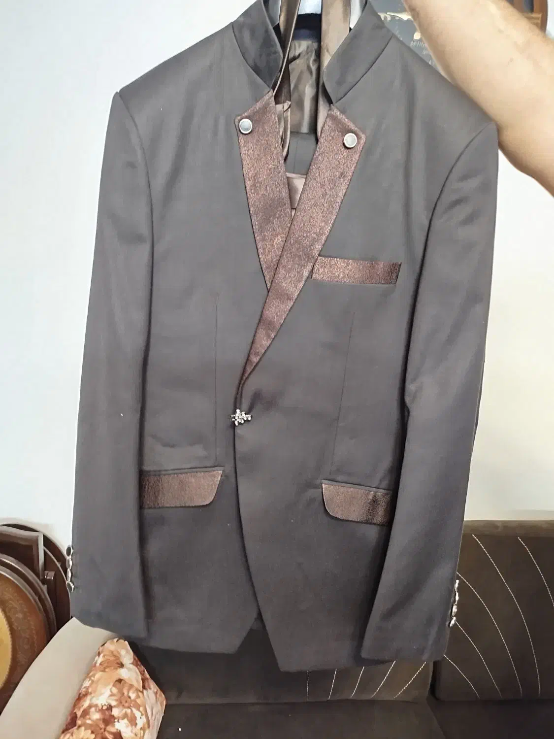 کت و شلوار یقه دیپلمات|لباس|اندیشه, اندیشه فاز ۱|دیوار