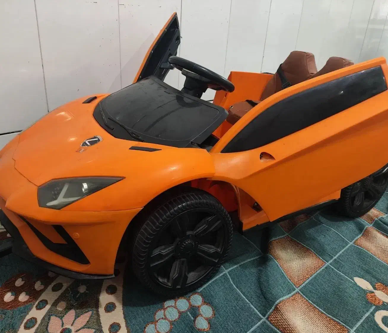 ماشین شارژی لامبورگینی|اسباببازی بچه|قم, شهر قائم|دیوار
