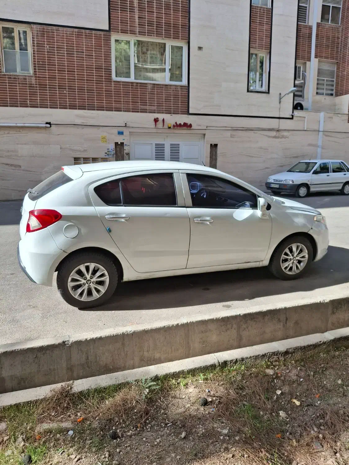 برلیانس 220|خودرو سواری و وانت|اندیشه, اندیشه فاز ۱|دیوار