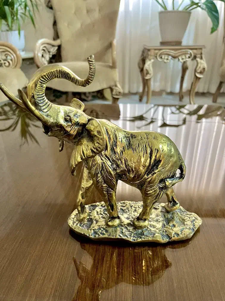 مجسمه برنجی|مجسمه، تندیس، ماکت|پیشوا, |دیوار