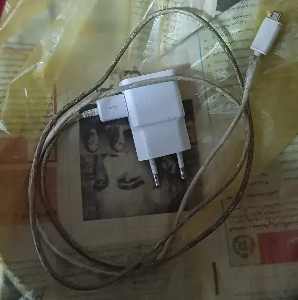 هندزفری  بلوتوثی سامسونگ و شارژر فابریک سامسونگ|لوازم جانبی موبایل و تبلت|قم, زند آباد|دیوار