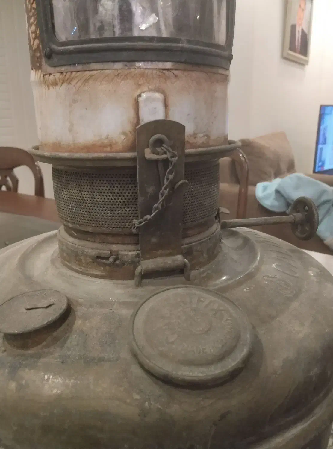 چراغ نفتی عتیقه آلمانی بالای صد سال قدمت|کلکسیون اشیاء عتیقه|تهران, منیریه|دیوار