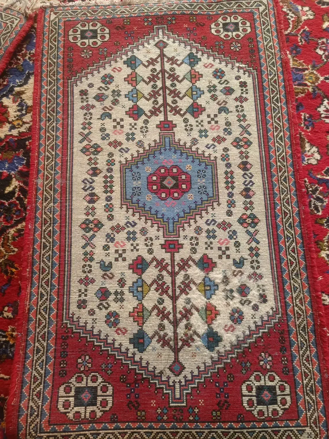 به جفت قالیچه تمیز وسالم|فرش|صدرا-فارس, فاز ۱|دیوار