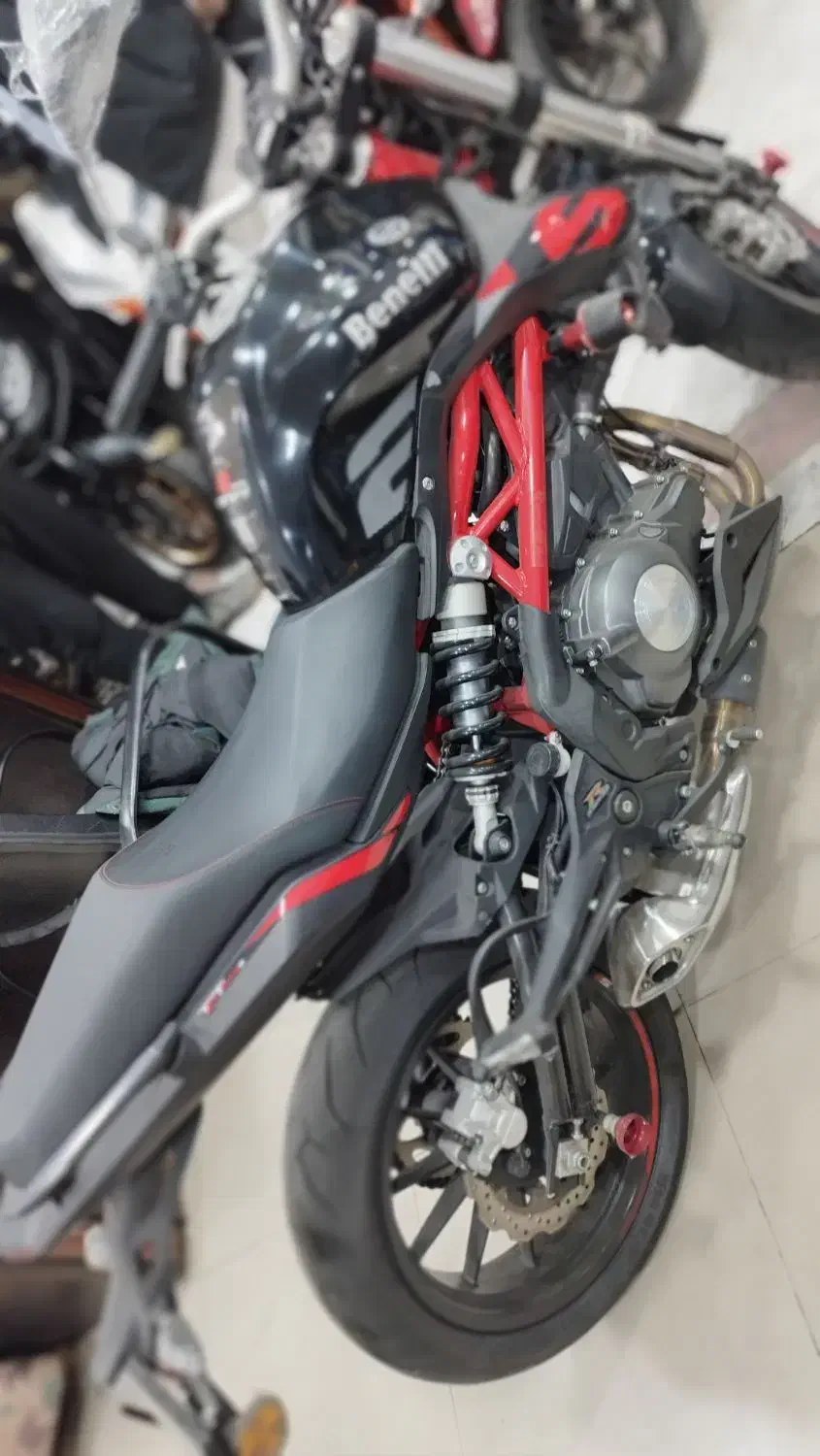 بنلی ۳۰۰ دوسیلندر کارکرد کم نقد و اقساط|موتورسیکلت|تهران, گمرک|دیوار