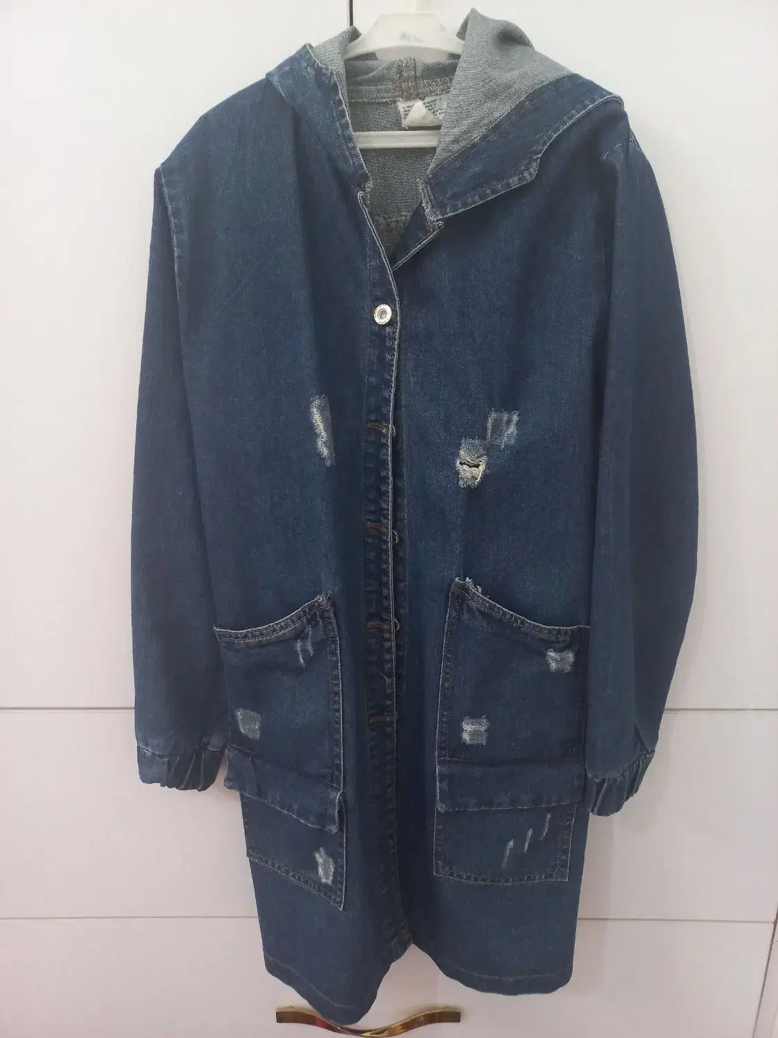 کاپشن|لباس|بروجرد, |دیوار