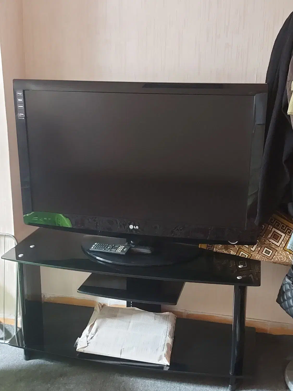 تلوزیون ۴۲ اینچ الجی به همراه میز|تلویزیون و پروژکتور|رشت, بلوار گیلان|دیوار