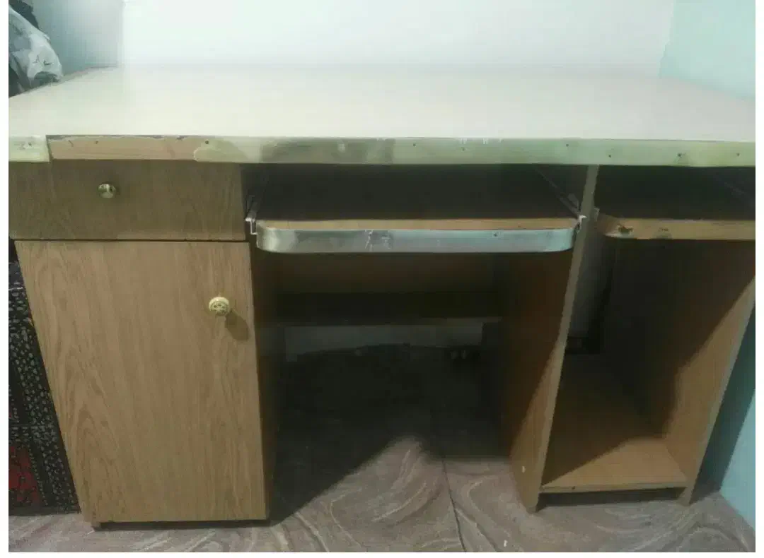 میز تحریر (میز کامپیوتر)|میز تحریر و کامپیوتر|گلبهار, شهر جدید گلبهار|دیوار