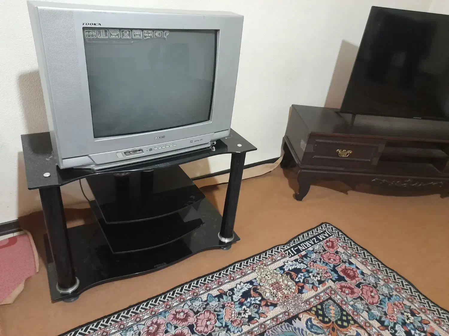 فروش فوری تلوزیون و میز تلوزیون|تلویزیون و پروژکتور|شاهین‌شهر, شهرک پردیس|دیوار