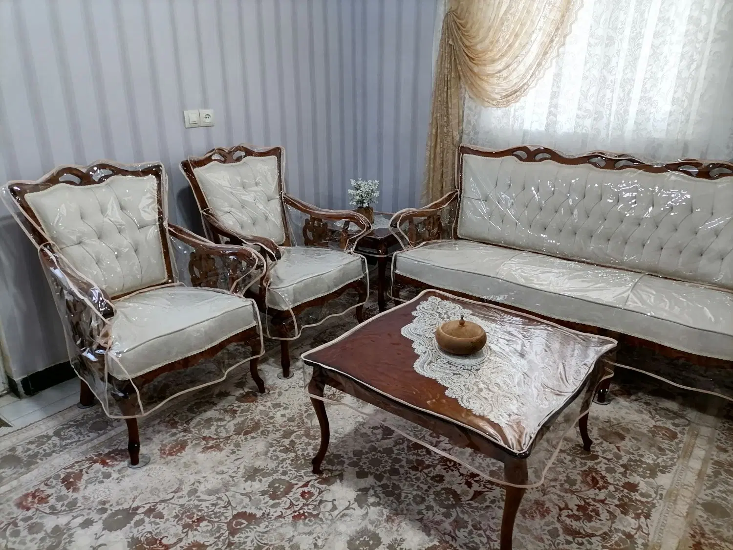 کار|مبلمان خانگی و میز عسلی|ایوان, |دیوار