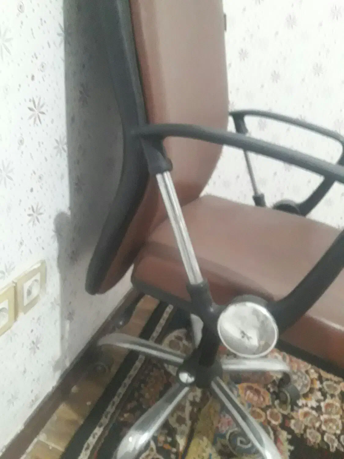 صندلی مدیریت ،کامپیوتر ،چرخدار|مبلمان اداری|شیراز, قلعه شاهزاده بیگم|دیوار