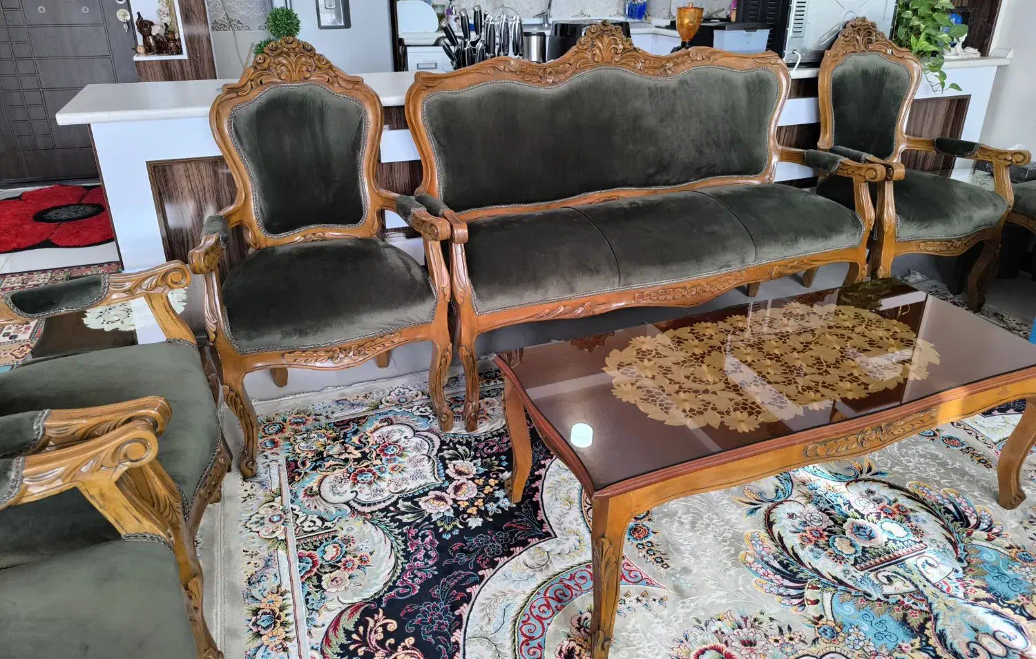 مبل ۹نفره و میز غذا خوری ۱۰ نفره|مبلمان خانگی و میز عسلی|شاهینشهر, طالقانی|دیوار